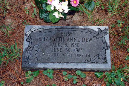 Elizabeth Anne Dew (1980-1983) gravestone.<br>Source: Allen Dew, Creedmoor, North Carolina