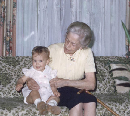 Elizabeth Annetta Dew (26 Mar 1883 - after 1970) and her great-great-niece Kristina Kinnaird May (1 