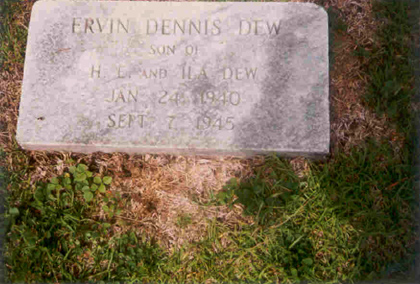 Ervin Dennis Dew (1940-1945) gravestone.<br>Source: Jane Moody Randall