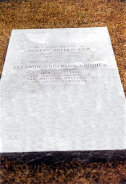 Robert Julian Dew (1873-1935) - Eleanor Anderson Roddick Dew (1890-1981) - gravestone.<br>Source: Ba