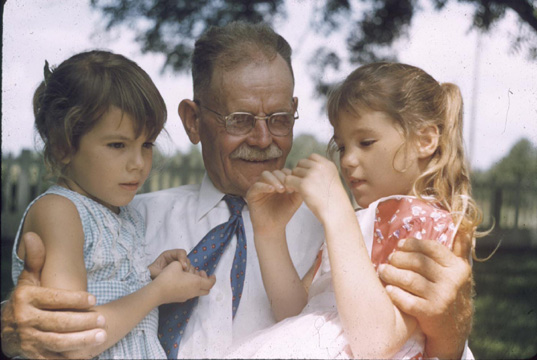 Sidney Adolphus Dew Jr (17 Jun 1874 - 29 Nov 1968) with his great nieces Roxanne Brown May (1950) an