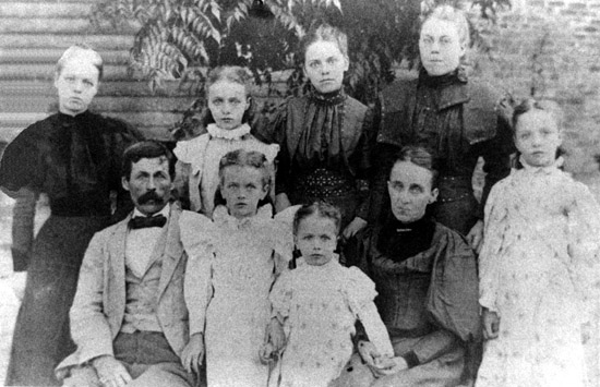 Sidney Adolphus Dew family. Front row: Sidney Adolphus, Linnie Caledonia, Mary Gray, Eugenia Caledon