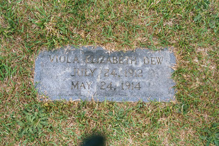 Viola Elizabeth Dew (1912-1914) gravestone.<br>Source: Allen Dew, Creedmoor, North Carolina