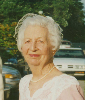 Doris Luella May Moore (15 Jun 1911 - 19 Sep 2001). Daughter of Emma Burdine Dew May and granddaught